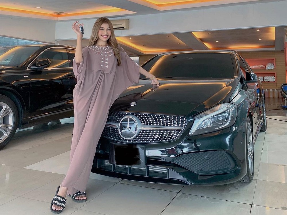 Independent woman: The 21-year-old has been saving up since she was 15 to buy her dream car.  u00e2u20acu201d  Picture from Instagram/Scha Elinnea