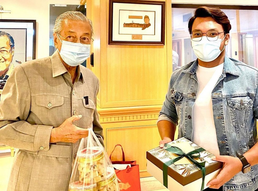 Nazim (right) said he was grateful to the former prime minister for supporting his small business. u00e2u20acu201d Picture via Instagram/nazim.nasri