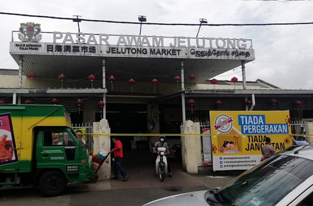 Jelutong market was closed today after four traders tested positive for Covid-19. u00e2u20acu201d Picture courtesy of MBPP