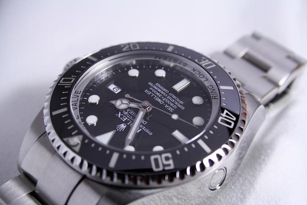 Lee Wee Hua, 43, was jailed for 11 months on May 17, 2021 for selling fake Rolex watches to a pawnshop and passing them off as real. u00e2u20acu201d Unsplash pic
