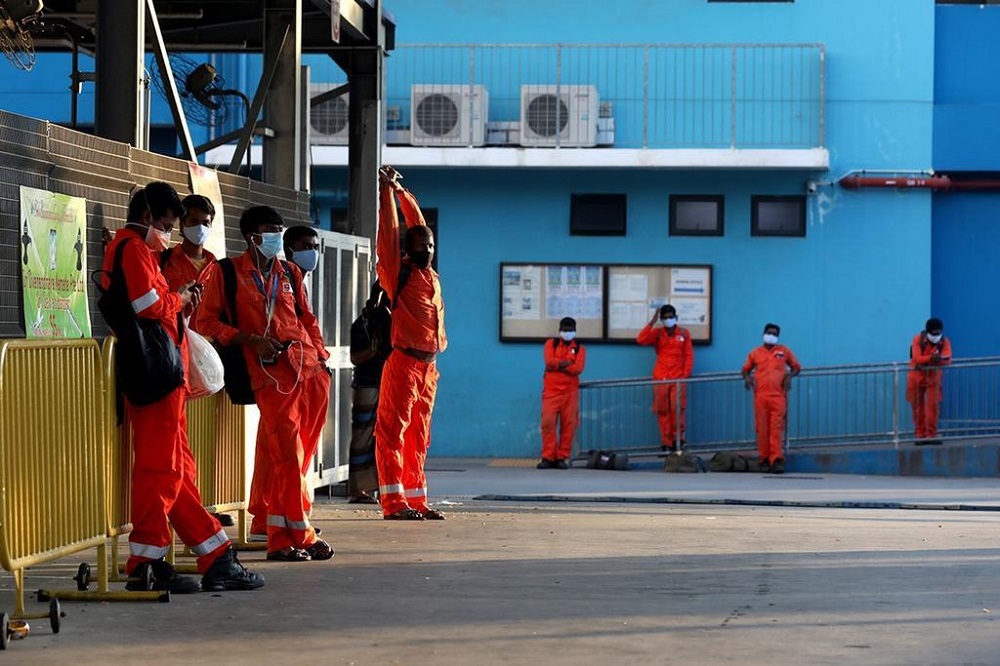 The Ministry of Manpower said that the outflow of migrant workers has exceeded the inflow over the past year. u00e2u20acu201d TODAY pic