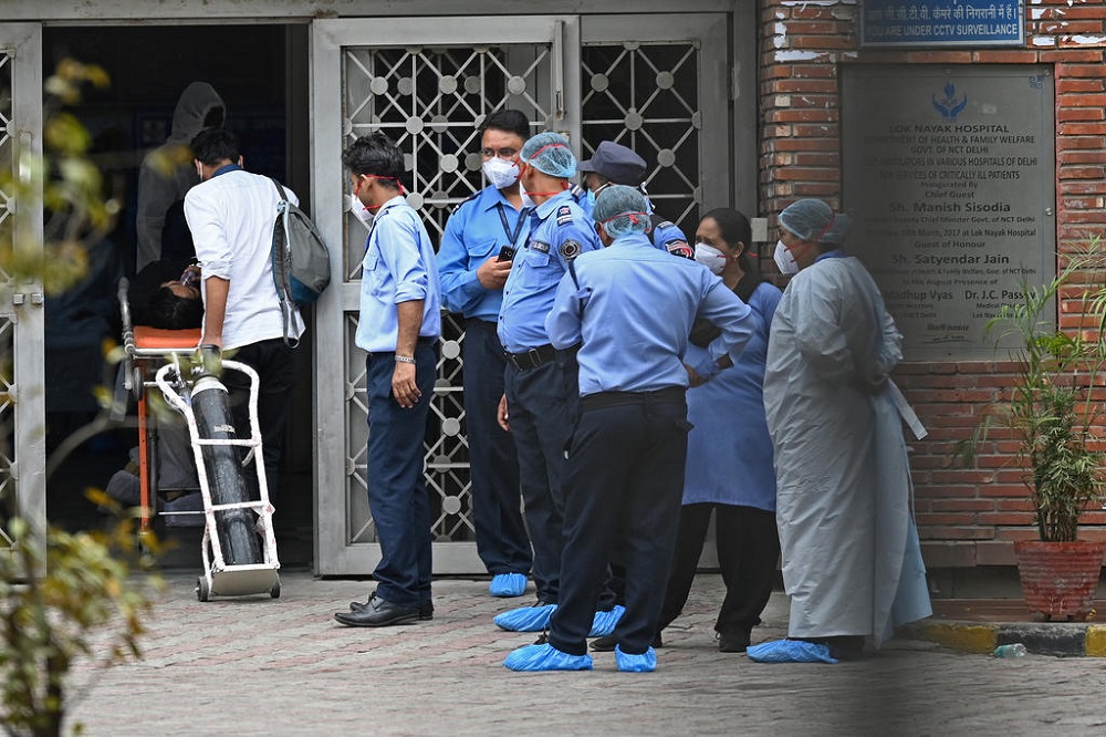 Medical staff transfers a Covid-19 coronavirus patient (left) to a ward at a hospital in New Delhi May 18, 2021. u00e2u20acu201d AFP pic
