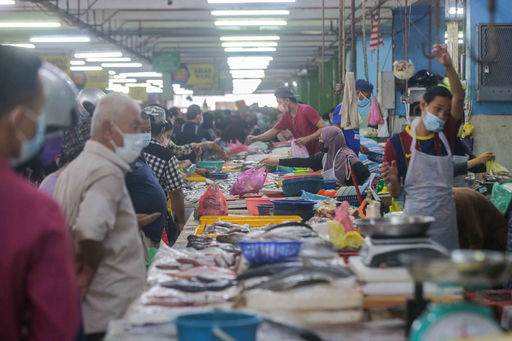 Pasar Besar Ipoh packed with people stocking up on supplies, May 21, 2021. — Picture by Farhan Najib