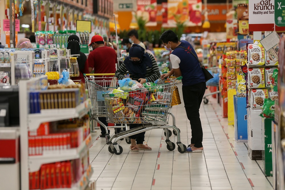 People at the check-out counter at NSK hyper market in Kota Damansara May 29, 2021. u00e2u20acu201d Picture by Ahmad Zamzahuri