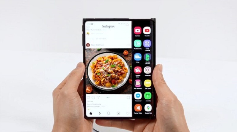 Samsung appears to be toying around with a couple of ideas for its mobile screens, as evidenced by Samsung Displayu00e2u20acu2122s recent visual showcase during the virtual Display Week exhibition. u00e2u20acu201d Picture courtesy of Samsung via SoyaCincau