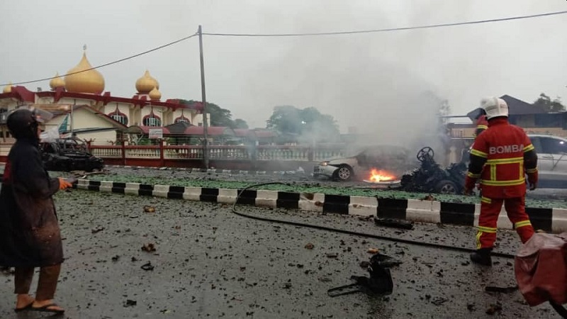 According to Kelantan police chief Datuk Shafien Mamat, initial investigations by the fire and rescue team have found that the vehicle was carrying fireworks. — Picture via SoyaCincau