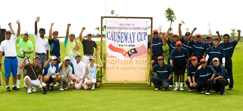 Datuk Wong (front, third from right) was a prime mover of the Causeway Cup. — Picture via pargolf.my
