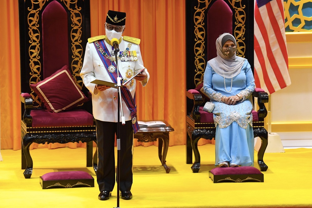 Tun Ahmad Fuzi Abdul Razak takes his oath of office as the eighth Yang Dipertua Negeri of Penang, in George Town May 1, 2021. u00e2u20acu201d Bernama pic