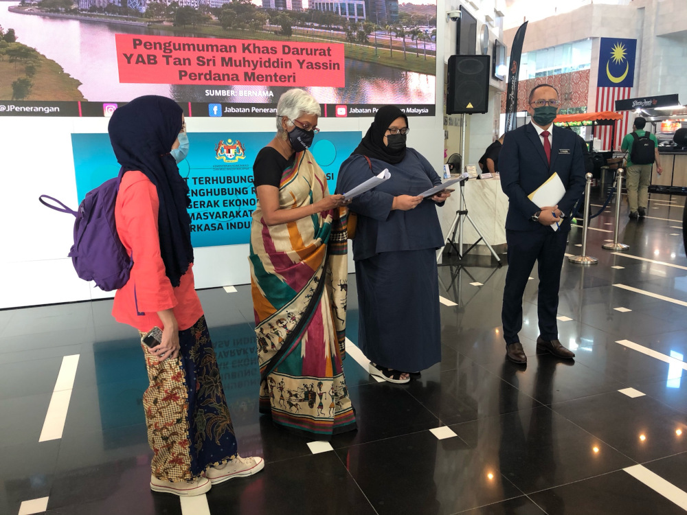 CIJ, Geramm and NUJM collectively submitted a memorandum to the Minister of Communications and Multimedia in conjunction with World Press Freedom Day. u00e2u20acu201d Picture from Twitter/CIJ_Malaysia