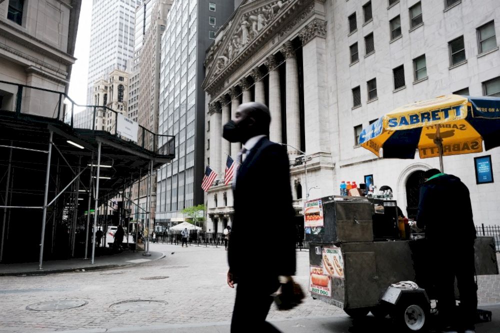 People walk by the New York Stock Exchange after global stocks fell as concerns mount that rising inflation will prompt central banks to tighten monetary policy on May 11, 2021 in New York City. u00e2u20acu201d Getty Images via AFP