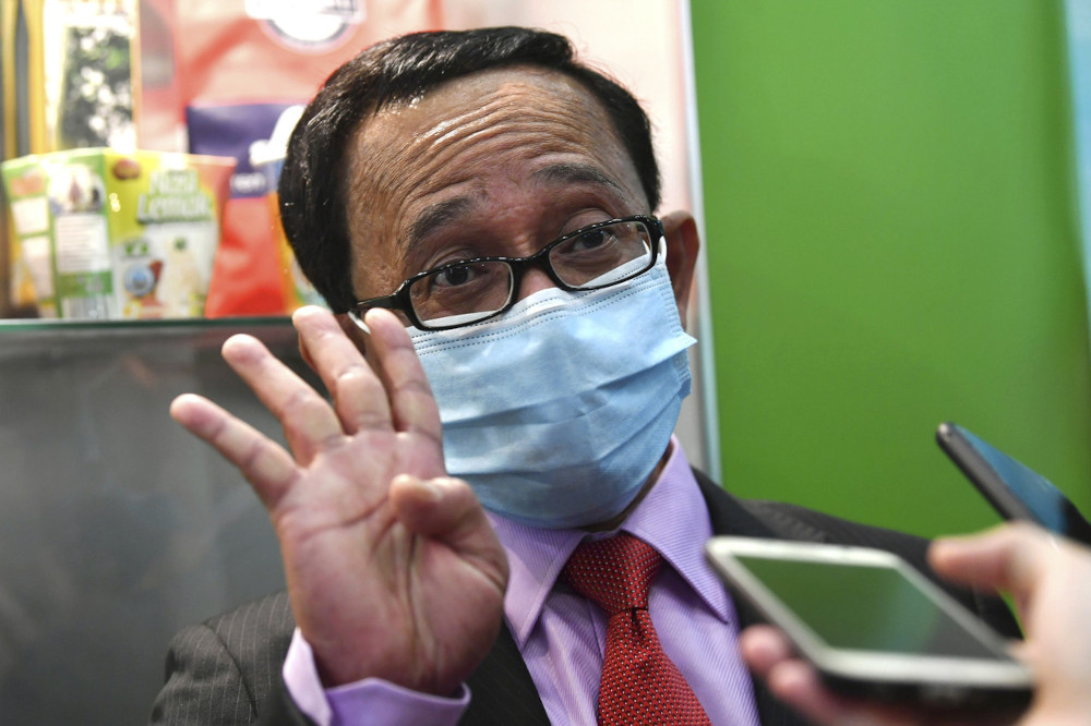 Veterinary Services Department (DVS) director-general Datuk Dr Norlizan Mohd Noor said the department had conducted laboratory tests on 400 food and livestock product samples since the Covid-19 pandemic hit the country. u00e2u20acu201d Bernama pic 