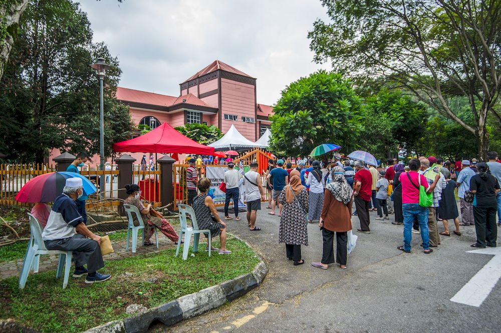 People queuing up to receive the Covid-19 vaccine as part of a mass vaccination program, at Bandar Sri Menjalara community hall vaccination centre in Kuala Lumpur, May 24, 2021. u00e2u20acu201d Picture by Shafwan Zaidon