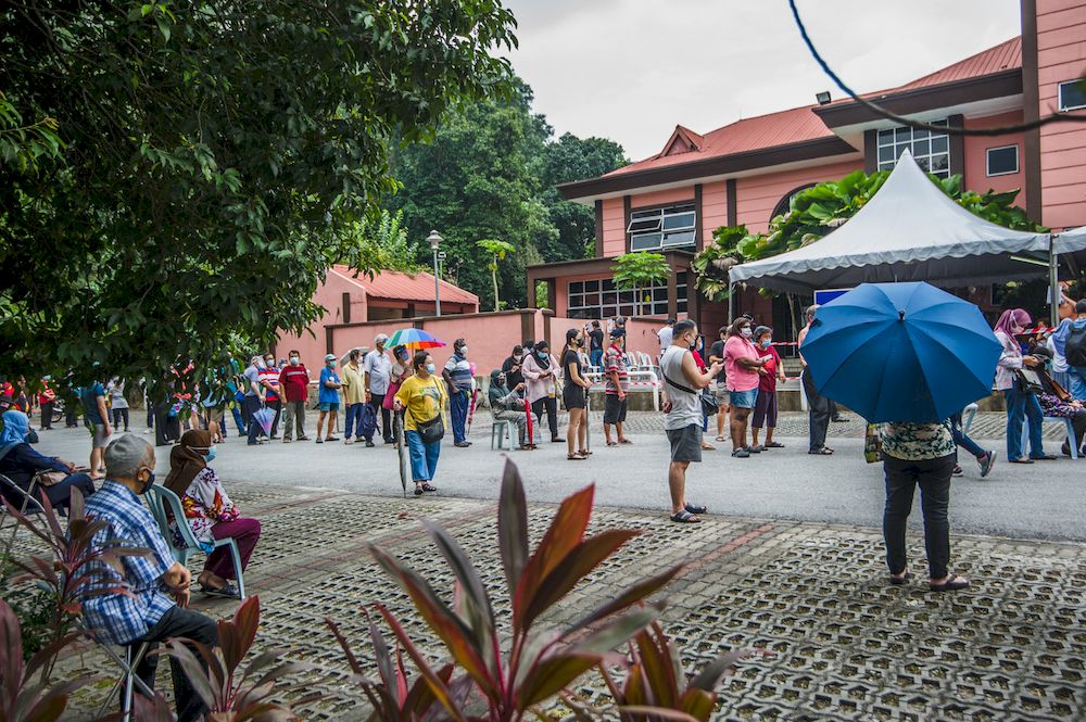 People queuing up to receive the Covid-19 vaccine as part of a mass vaccination program, at Bandar Sri Menjalara community hall vaccination centre in Kuala Lumpur, May 24, 2021. u00e2u20acu201d Picture by Shafwan Zaidon