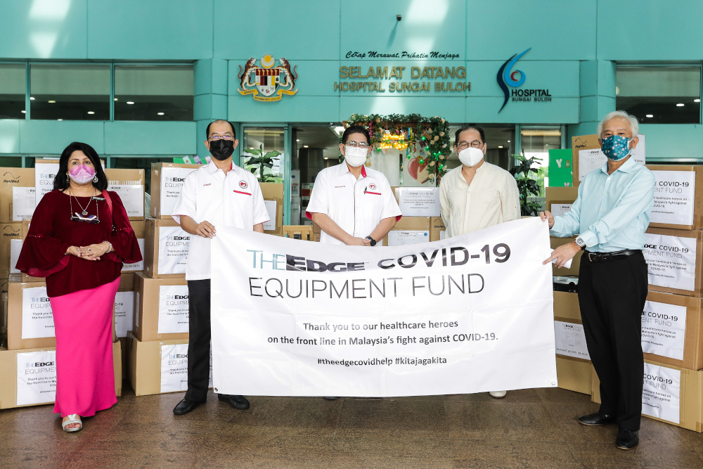 (From left) Hospital Sungai Buloh director Dr Kuldip Kaur, Selangor Health Dept Deputy Director (Management) Wong Kim Han @ Robert, Health Ministry sec-gen Datuk Mohd Shafiq Abdullah, The Edge Media Group Chairman Datuk Tong Kooi Ong and CEO Datuk Ho Kay 