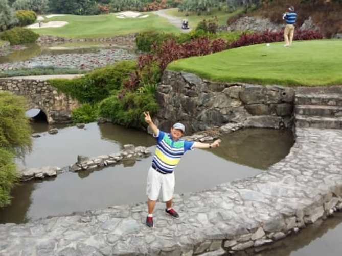 Datuk Wong playing the game he loved a few years ago. — Picture via pargolf.my