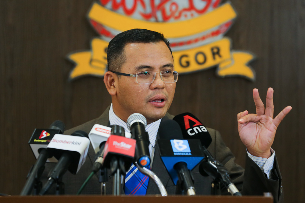 Selangor Mentri Besar Datuk Seri Amirudin Shari speaks during a press conference in Shah Alam May 5, 2021. u00e2u20acu201d Picture by Yusof Mat Isa