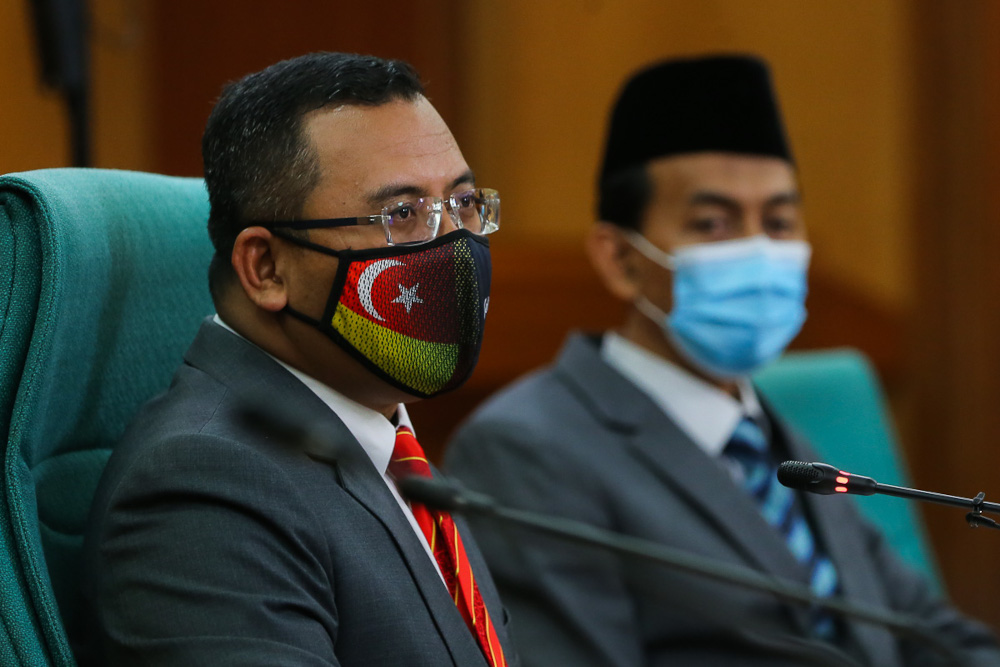 Selangor Mentri Besar Datuk Seri Amirudin Shari speaks during a press conference in Shah Alam May 19, 2021. u00e2u20acu201d Picture by Yusof Mat Isa 