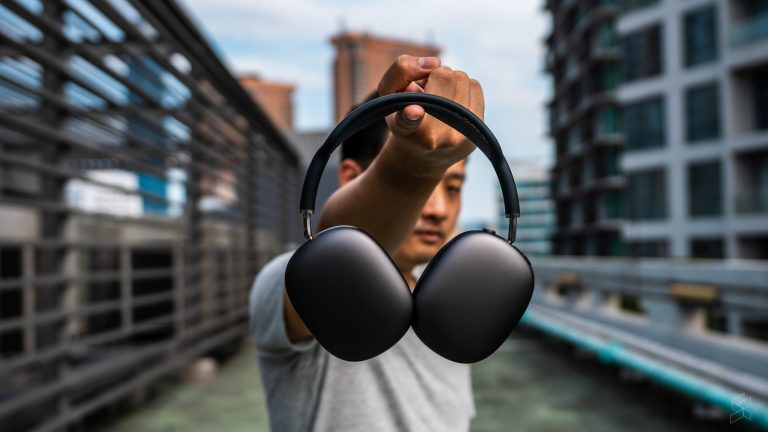 Apple has now confirmed that Lossless Audio will be coming to its streaming service in June 2021. u00e2u20acu2022 SoyaCincau pic