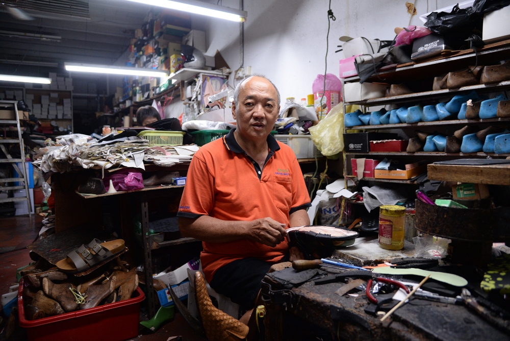 Heng Mun started learning shoemaking at the age of 10 from his father. u00e2u20acu201d Picture by Steven Ooi KE