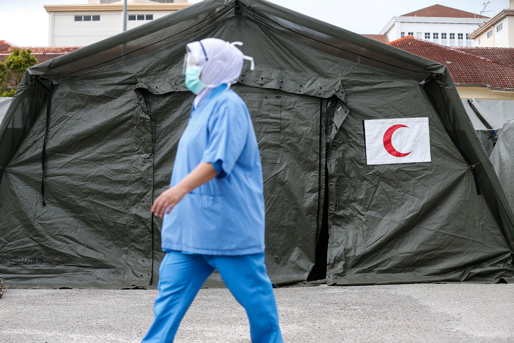 A nurse walks past one of the ICUs tents at the Field ICU at Kepala Batas Hospital, May 21, 2021. u00e2u20acu201d Picture by Sayuti Zainudin