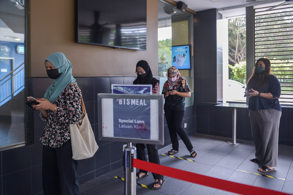 People queuing to buy their BTS Meal at McDonald’s Seksyen 3, Shah Alam May 26, 2021. — Picture by Miera Zulyana