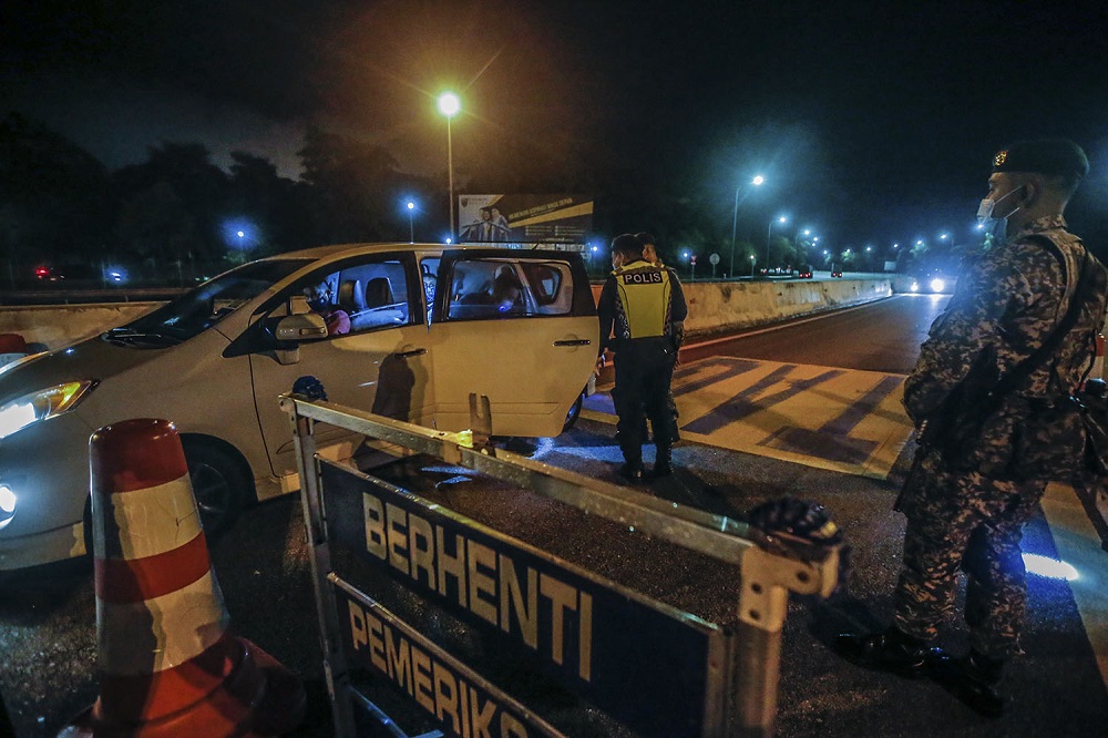 Police and Armed Forces personnel inspect a vehicle during a roadblock at the Gombak Toll Plaza May 5, 2021. u00e2u20acu2022 Picture by Hari Anggara
