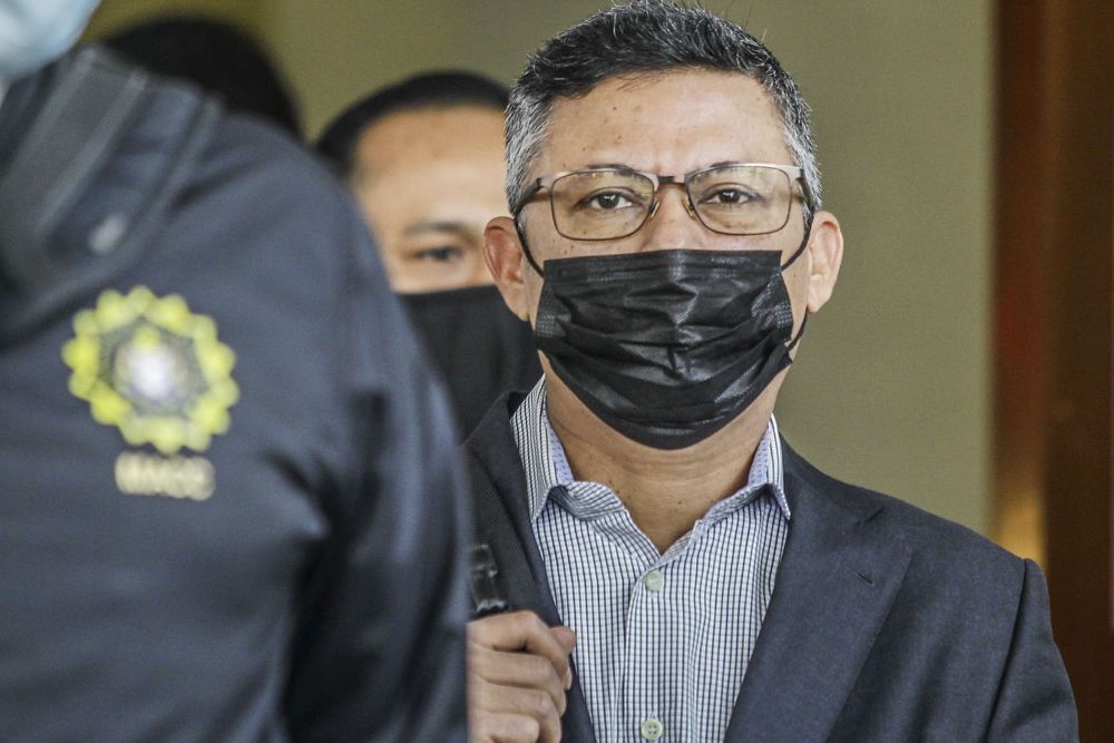 Former 1MDB chief executive Mohd Hazem Abdul Rahman arrives at the Kuala Lumpur High Court May 25, 2021. ― Picture by Hari Anggara