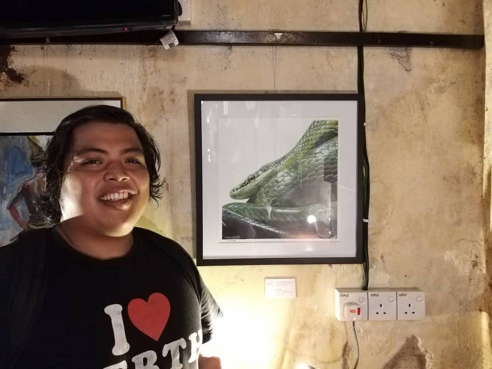 The late artist Nasir with his realistic colour pencil work of a snake titled u00e2u20acu02dcUlaq Ijauu00e2u20acu2122 during the Open Studios Penang 2019 exhibition. u00e2u20acu201d Picture courtesy of Nizom Nadzir