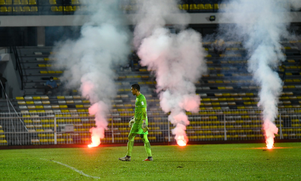 In yesterdayu00e2u20acu2122s match, fansu00e2u20acu2122 dissatisfaction over several issues involving Perak FC boiled over, resulting in the flares being thrown onto the field and forcing the game to be halted temporarily during second-half injury time. u00e2u20acu201d Bernama pic 