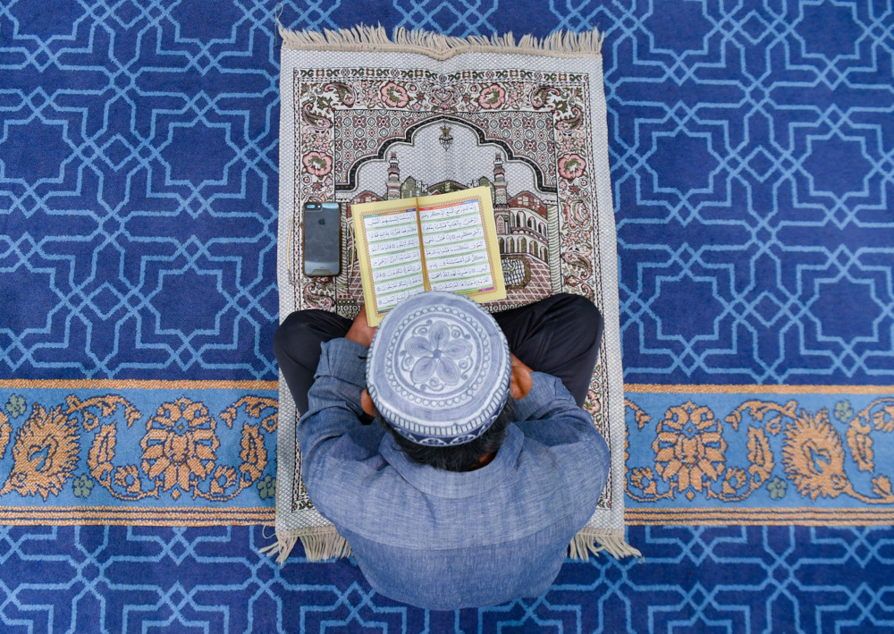 A man recites the Surah Yassin after performing hajat prayer for Palestinians at the Sulan Azlan Shah mosque in Ipoh, May 17, 2021. u00e2u20acu201d Bernama pic 