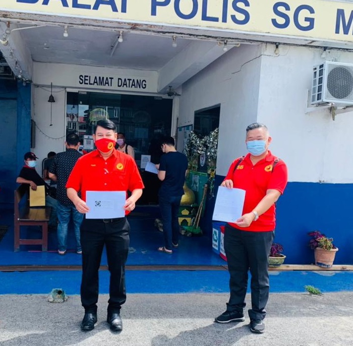 Sze (right) and Rayong at the Sungai Maong Police Station to lodge the police report. u00e2u20acu2022 Borneo Post pic