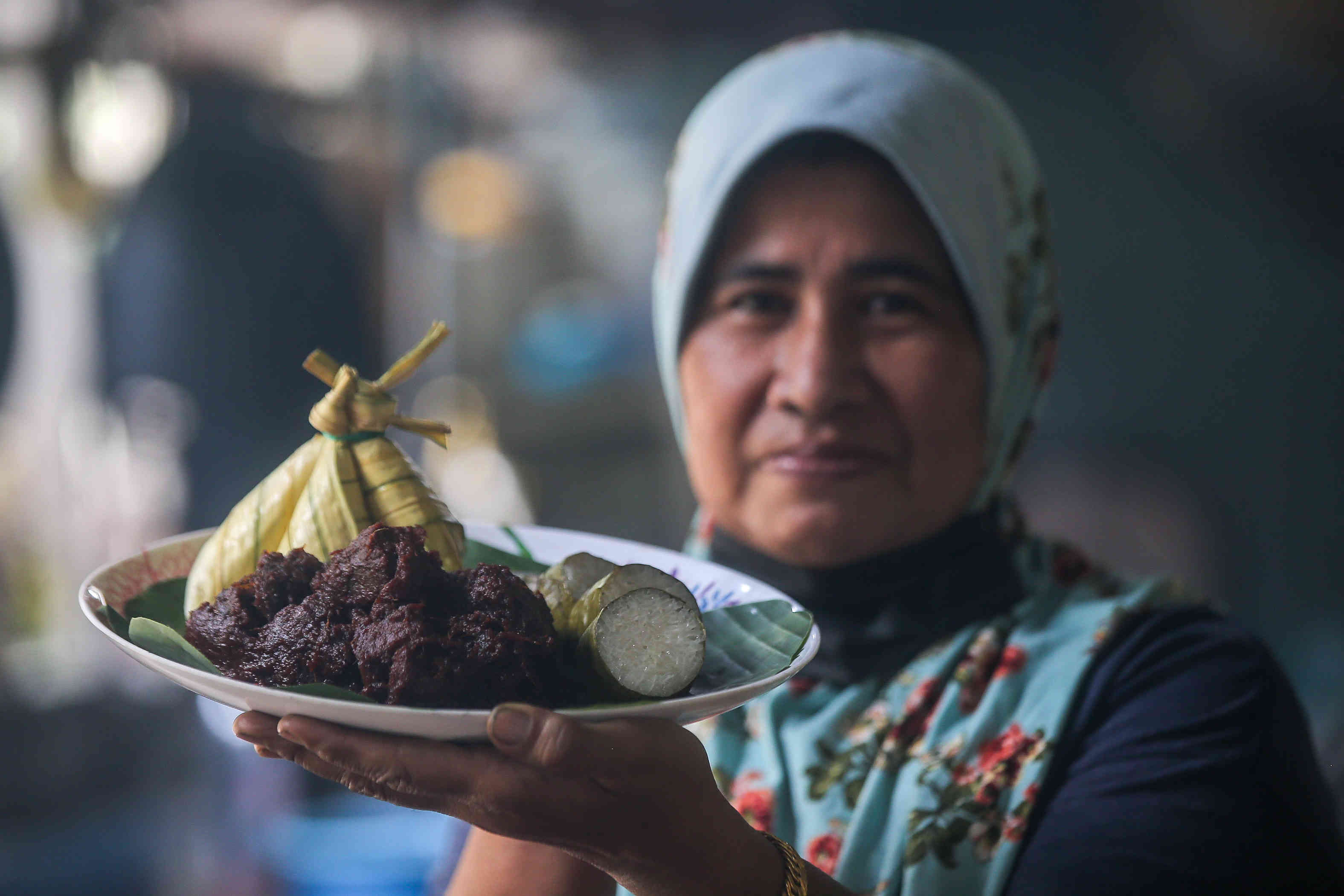 Noor Huda inherited the recipe for her Rendang Tok Perak from her late mother. u00e2u20acu201d Picture by Farhan Najibnn