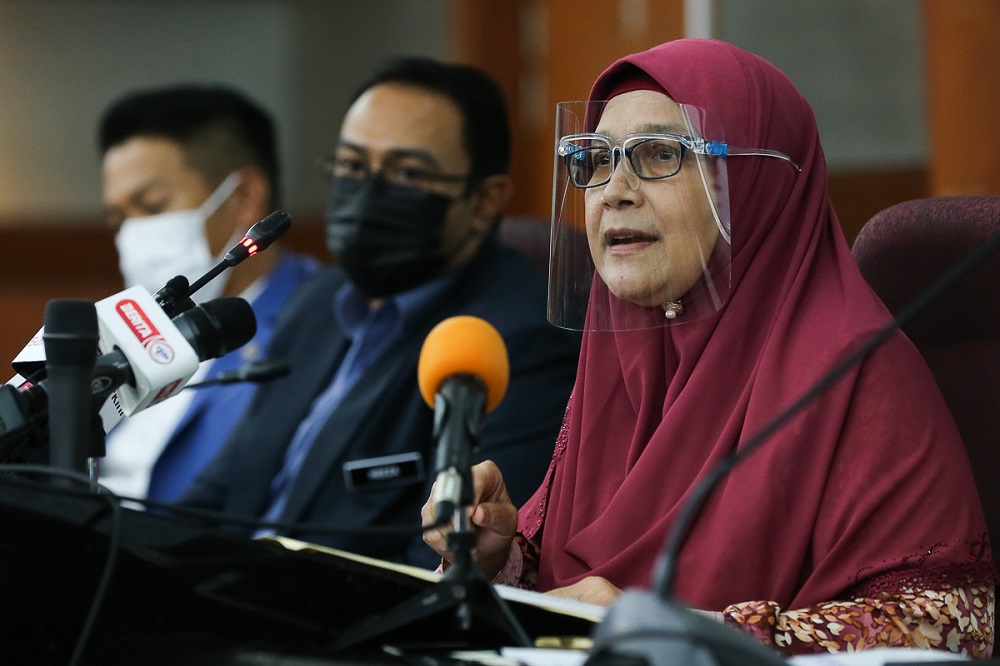 State Public Health, Unity, Women and Family Development Committee chairman Dr Siti Mariah Mahmud speaks during a press conference in Shah Alam May 19, 2021. u00e2u20acu2022 Picture by Yusof Mat Isa