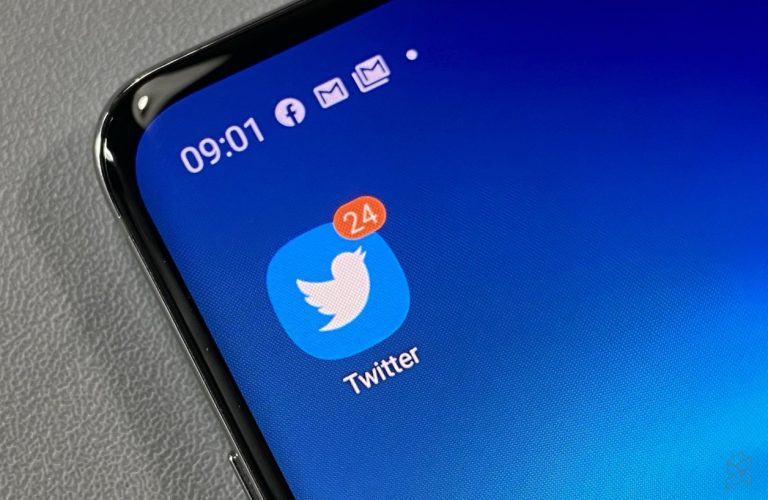 Itu00e2u20acu2122s been a couple of years since, but Twitter has finally confirmed that accounts can now apply for official blue ticks (or blue badges). u00e2u20acu2022 SoyaCincau pic