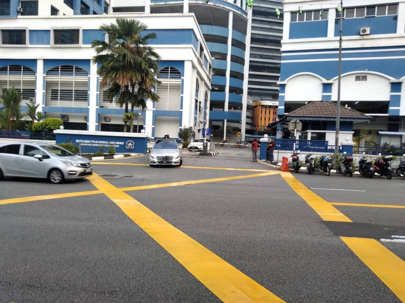 Datuk Seri Tajuddin Abdul Rahman’s silver Mercedes seen leaving the Dang Wangi district police headquarters, May 27, 2021. — Picture by Emmanuel Santa Maria Chin