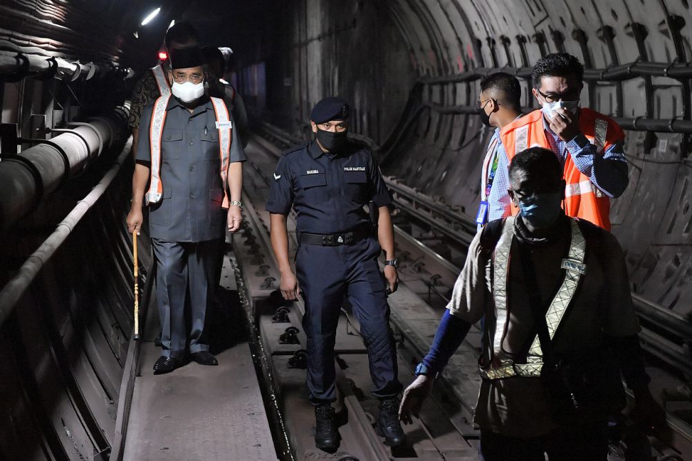 Prasarana chairman Datuk Seri Tajuddin Abdul Rahman inspects the site of the accident between two LRT trains near the KLCC station in Kuala Lumpur May 25, 2021. u00e2u20acu2022 Bernama pic
