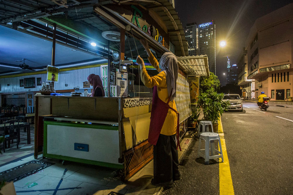 Traders in Kuala Lumpur at the end of the first day of tightened MCO 3.0 SOPs which came into effect May 25, 2021, allowing businesses to operate from 8am to 8pm. u00e2u20acu2022 Picture by Hari Anggara