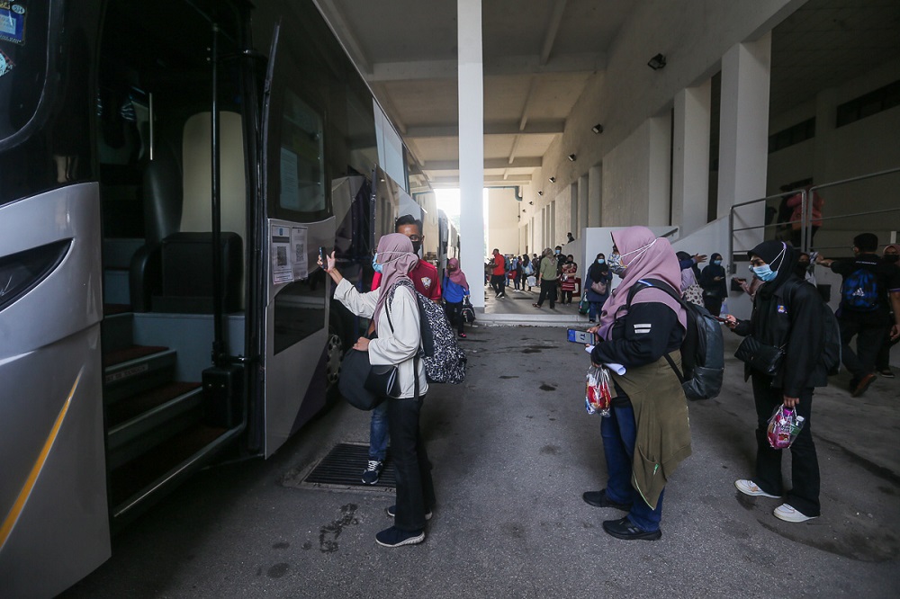 Students queue up to board the bus at UiTM Shah Alam May 7, 2021. ― Picture by Yusof Mat Isa