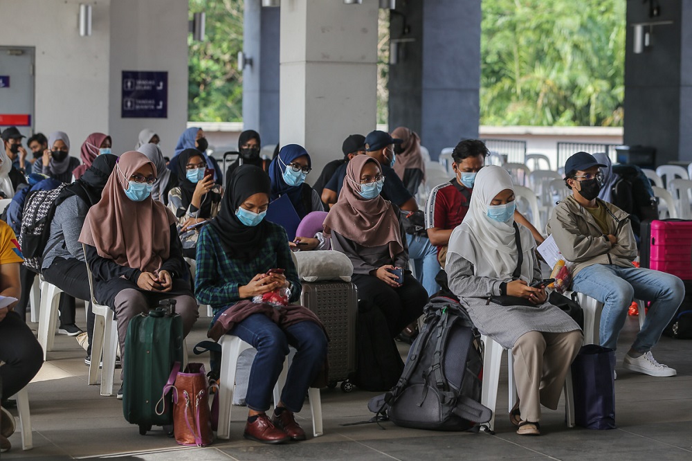 Students wait to board the bus at UiTM Shah Alam May 7, 2021. ― Picture by Yusof Mat Isa