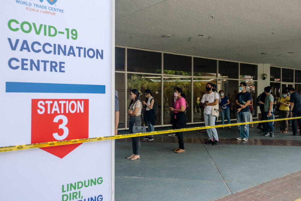People queue outside the World Trade Centre Kuala Lumpur as they wait to receive the AstraZeneca Covid jab May 16, 2021. u00e2u20acu2022 Picture by Firdaus Latifnnn