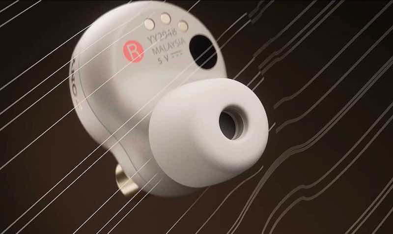 For a better fit, Sony has included foam-based earbud tips which come in various sizes. — Picture via SoyaCincau