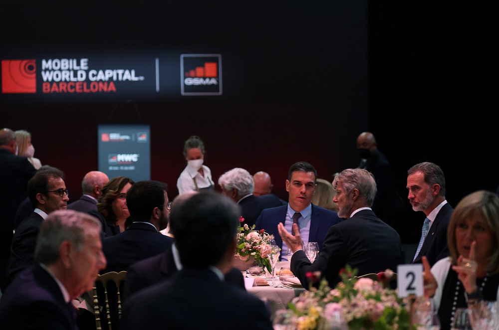 Spainu00e2u20acu2122s King Felipe VI, Spainu00e2u20acu2122s Prime Minister Pedro Sanchez and Director General of the GSMA Mats Granryd attend the Mobile World Congress inaugural dinner, in Barcelona June 27, 2021. u00e2u20acu201d Reuters pic