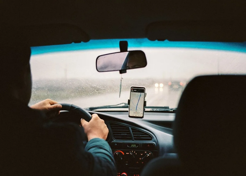 An e-hailing company in China has vowed to improve communication between driver and rider after a woman passenger jumped from its moving vehicle. -- Adobe stock picn