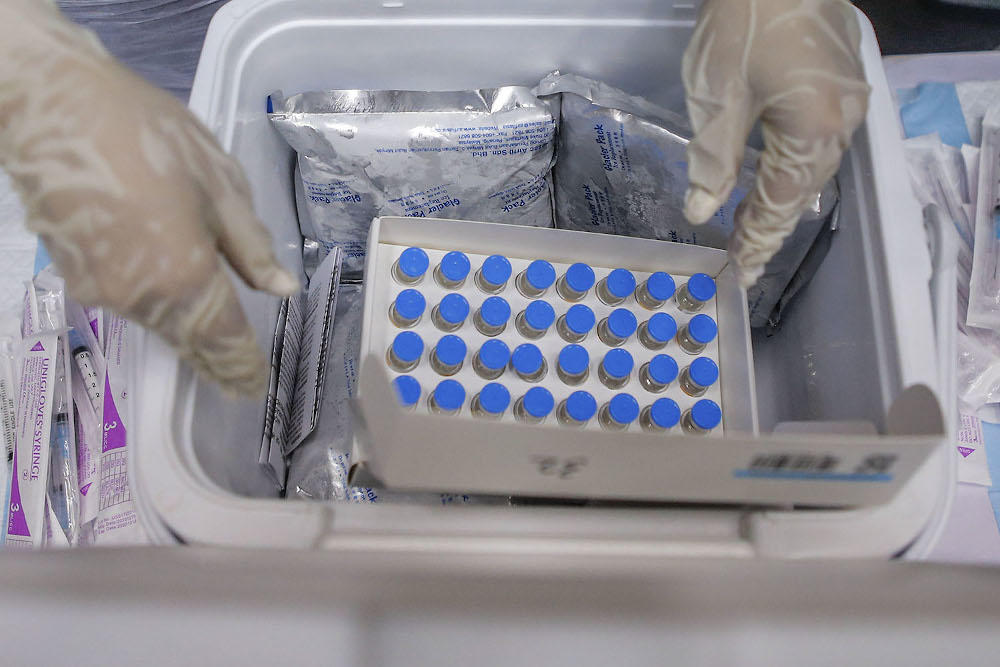 A general view of the Coronavac Covid-19 vaccine at Dewan Seri Siantan in Selayang June 28, 2021. u00e2u20acu2022 Picture by Hari Anggara.