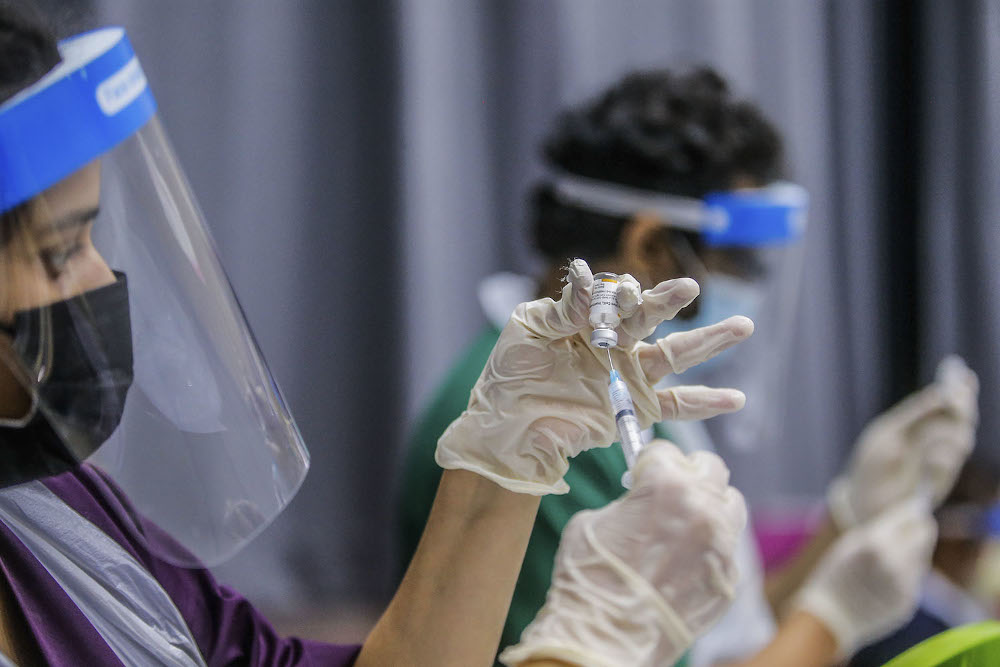 Health workers administer Covid-19 vaccine doses at the Selangor Covid-19 Vaccination Programme at Dewan Seri Siantan in Selayang June 28, 2021. u00e2u20acu2022 Picture by Hari Anggara