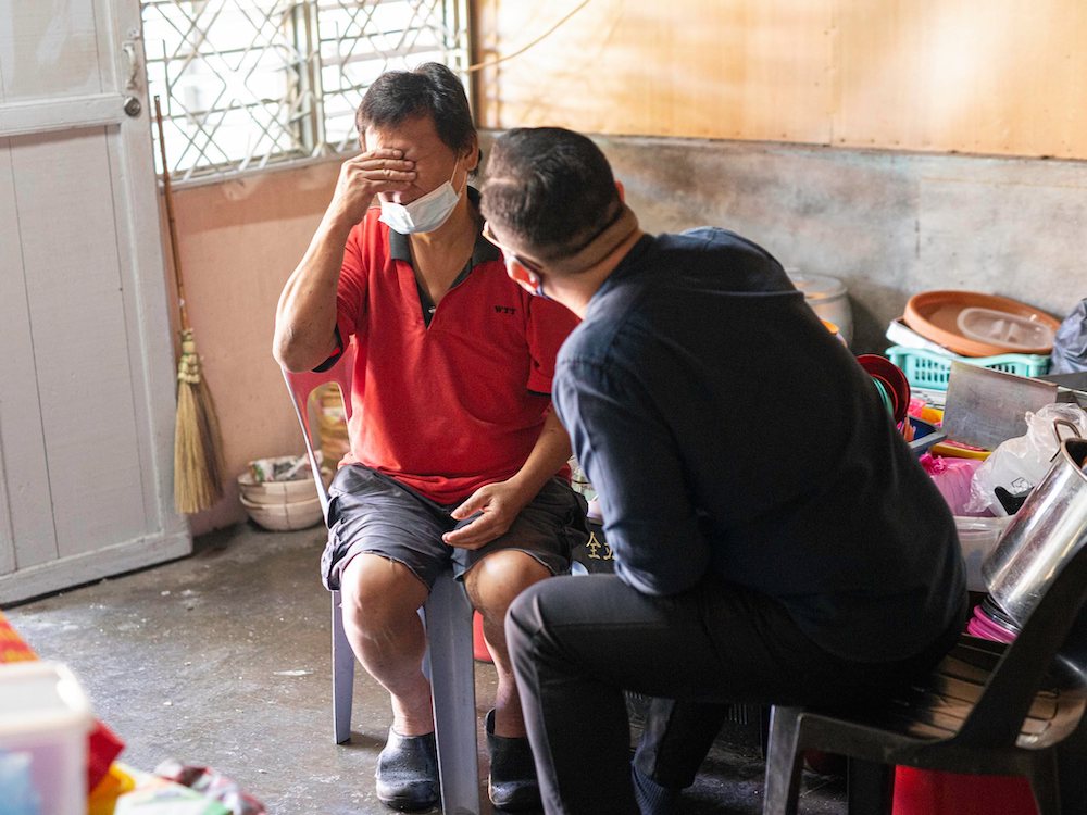 Sim (right) extended help to Ah Soon who wasnu00e2u20acu2122t able to make a living and pay off debts after repeated economic shutdowns. u00e2u20acu201dPicture from Facebook/Steven Simnn 