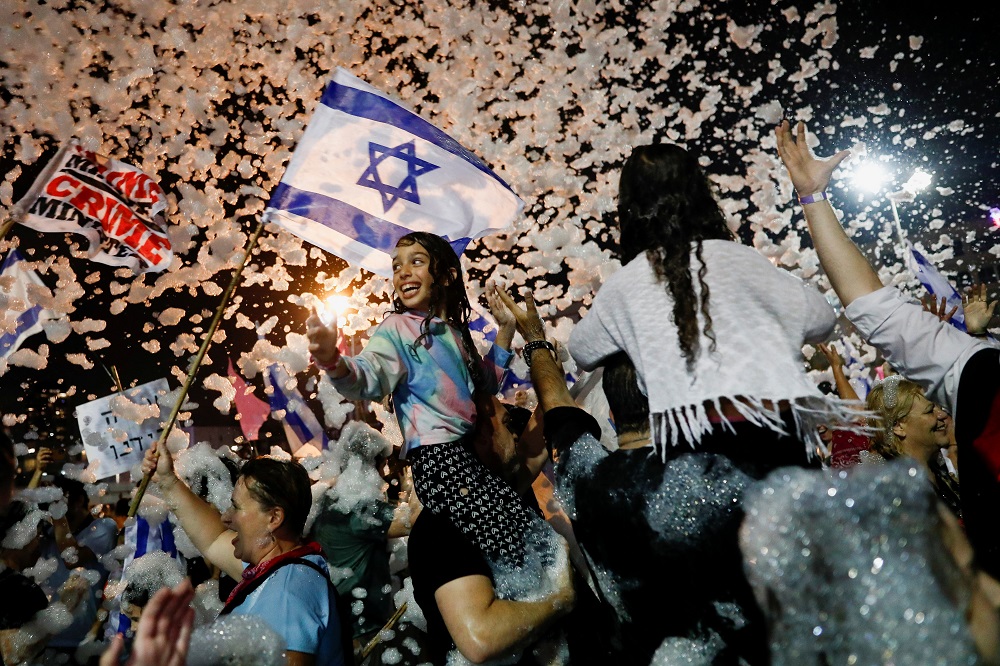 People celebrate after Israel's parliament voted in a new coalition government, ending Benjamin Netanyahu's 12-year hold on power, at Rabin Square in Tel Aviv, Israel June 13, 2021. u00e2u20acu2022 Reuters pic