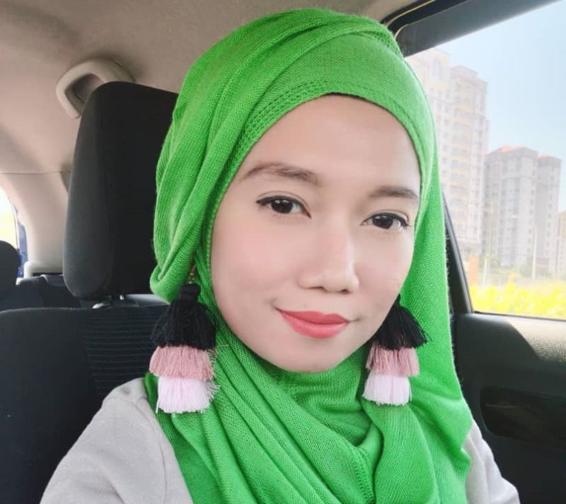 Outgoing Johor Baru Bersatu permanent Srikandi chairman Masazlina Bachok and seven of her wing members resigned en masse from the party after claims of leadership interference. u00e2u20acu201d Picture courtesy of Masazlina Bachok