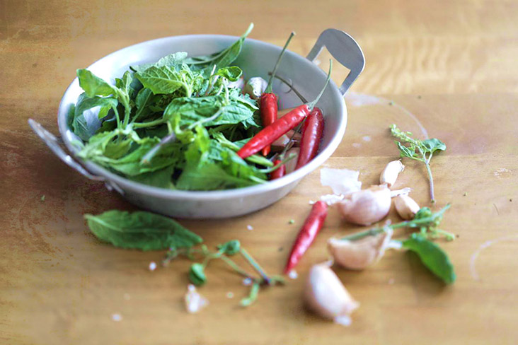 Pair the 'krapao' leaves with indispensable aromatics such as garlic and chillies.