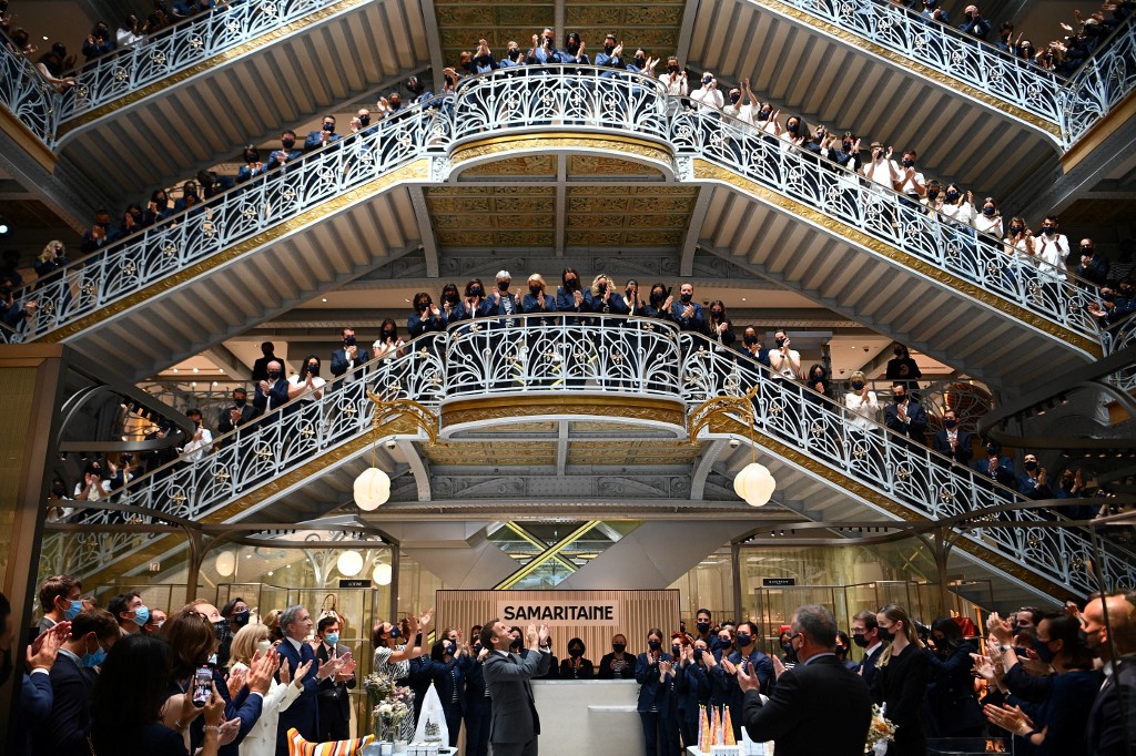French President Emmanuel Macron (centre) and employees of Parisu00e2u20acu2122 Iconic department store La Samaritaine applaud during a ceremony marking the storeu00e2u20acu2122s reopening after 16 years of closure, on June 21, 2021 in Paris. u00e2u20acu201d AFP pic